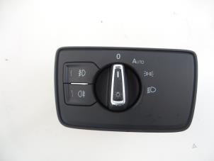 Usados Interruptor de luz Volkswagen Passat Variant (3G5) 2.0 TDI 16V 150 Precio € 35,00 Norma de margen ofrecido por Autobedrijf Broekhuis B.V.