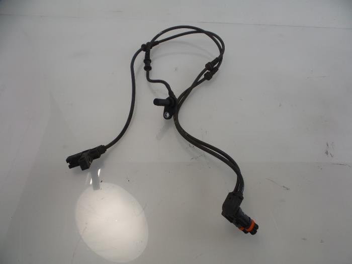 Begagnade ABS-sensor Mercedes E (W212) E-200 CDI 16V BlueEfficiency,BlueTEC Pris € 25,00 Marginaltabell erbjuds av Autobedrijf Broekhuis B.V.