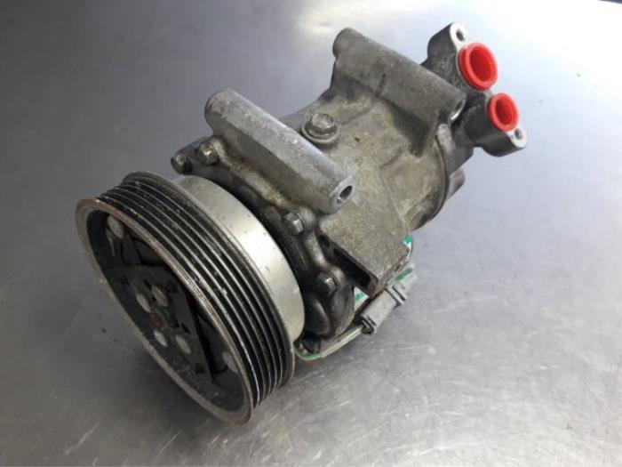 Usagé Pompe clim Renault Kangoo Express (FW) 1.5 dCi 70 Prix € 25,00 Règlement à la marge proposé par Autobedrijf Broekhuis B.V.