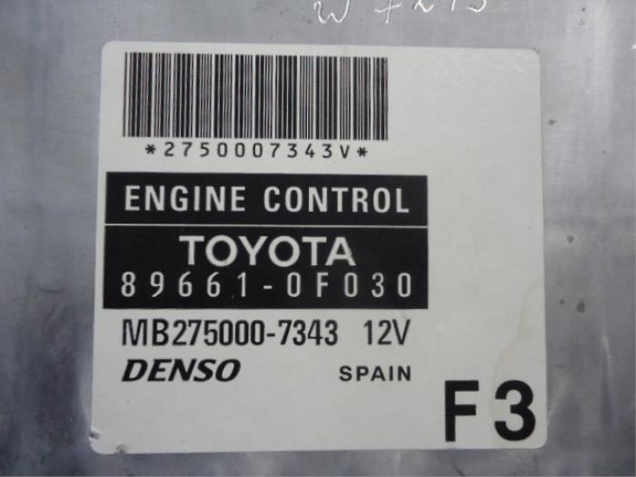 Ordenadores de inyección de un Toyota Corolla Verso (R10/11) 1.8 16V VVT-i 2004