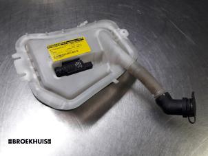 Used Rear window washer reservoir BMW 3 serie Touring (E46/3) 320d 16V Price € 10,00 Margin scheme offered by Autobedrijf Broekhuis B.V.