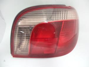 Używane Tylne swiatlo pozycyjne prawe Toyota Yaris (P1) 1.3 16V VVT-i Cena € 10,00 Procedura marży oferowane przez Autobedrijf Broekhuis B.V.