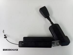 Used Seatbelt tensioner, right BMW 3 serie (E36/4) 318i Price € 20,00 Margin scheme offered by Autobedrijf Broekhuis B.V.