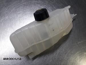 Used Expansion vessel Renault Clio III (BR/CR) 1.2 16V 75 Price € 10,00 Margin scheme offered by Autobedrijf Broekhuis B.V.