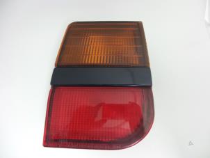 Usados Luz trasera derecha Mitsubishi Space Wagon (N3/N4) 2.0 GLXi 16V Precio € 10,00 Norma de margen ofrecido por Autobedrijf Broekhuis B.V.