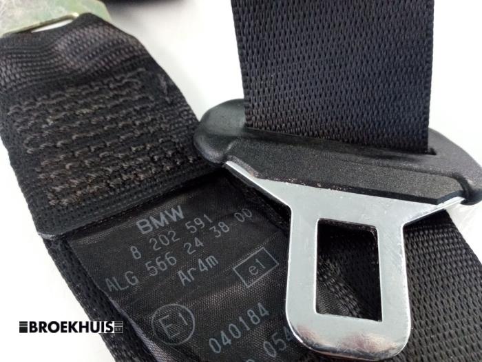 Rear seatbelt, right from a BMW 3 serie (E46/4) 316i 16V 2002