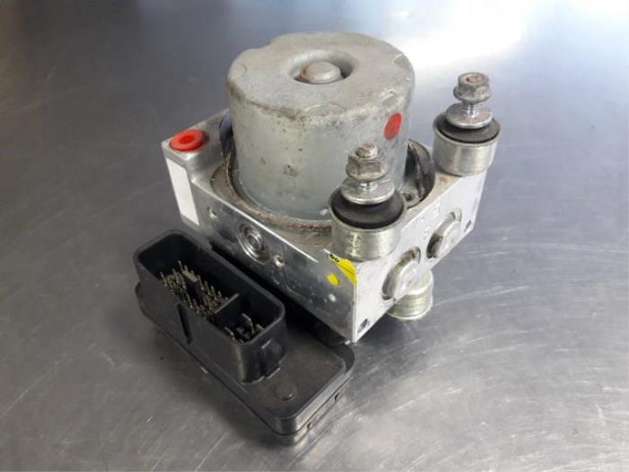 Usagé Bloc ABS Mazda 6 (GG12/82) 1.8i 16V Prix € 40,00 Règlement à la marge proposé par Autobedrijf Broekhuis B.V.