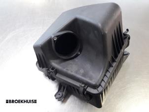 Gebrauchte Luftfiltergehäuse Kia Sorento I (JC) 3.3 V6 24V Preis € 25,00 Margenregelung angeboten von Autobedrijf Broekhuis B.V.