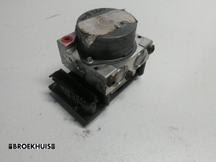 Begagnade ABS-pump Renault Scénic II (JM) 1.6 16V Pris € 30,00 Marginaltabell erbjuds av Autobedrijf Broekhuis B.V.