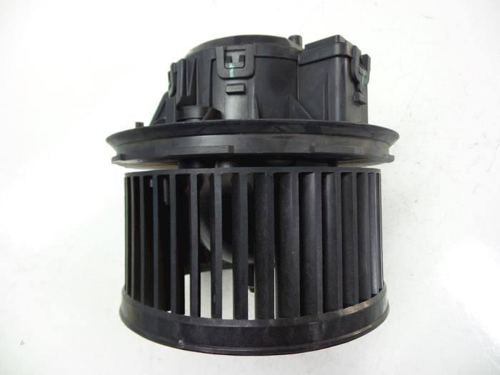 Heating and ventilation fan motor from a Ford Fiesta 6 (JA8) 1.25 16V 2010
