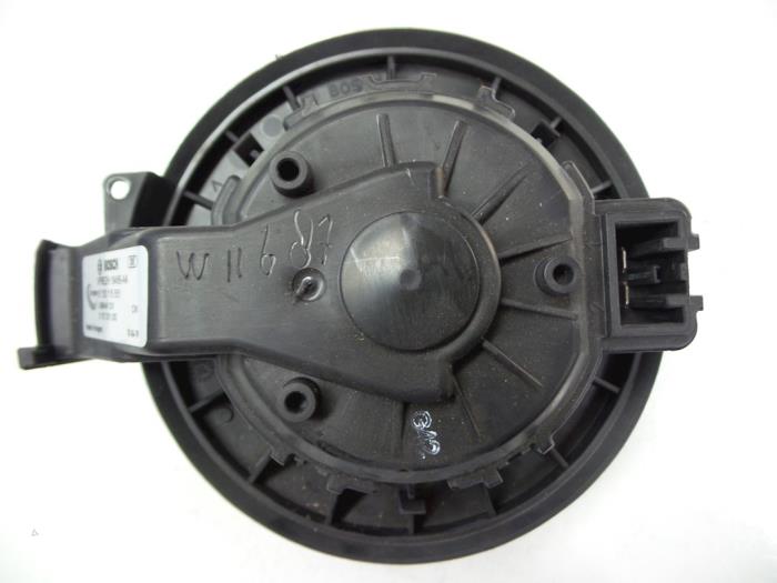 Motor de ventilador de calefactor de un Ford Fiesta 6 (JA8) 1.25 16V 2010