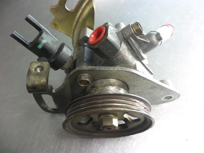 Usagé Pompe de direction Daihatsu Gran Move 1.6 16V Prix € 20,00 Règlement à la marge proposé par Autobedrijf Broekhuis B.V.