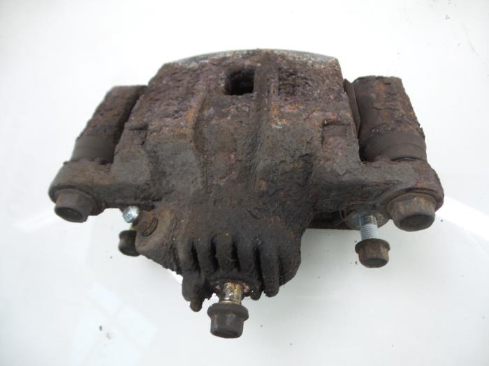 Gebrauchte Bremszange links hinten Kia Sorento I (JC) 3.5 V6 24V Preis € 15,00 Margenregelung angeboten von Autobedrijf Broekhuis B.V.