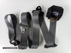 Used Rear seatbelt, right Renault Clio (B/C57/357/557/577) 1.8 RSi Kat. Price € 15,00 Margin scheme offered by Autobedrijf Broekhuis B.V.