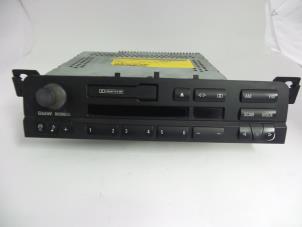 Usagé Radio/Cassette BMW 3 serie (E46/4) 320d 16V Prix € 20,00 Règlement à la marge proposé par Autobedrijf Broekhuis B.V.