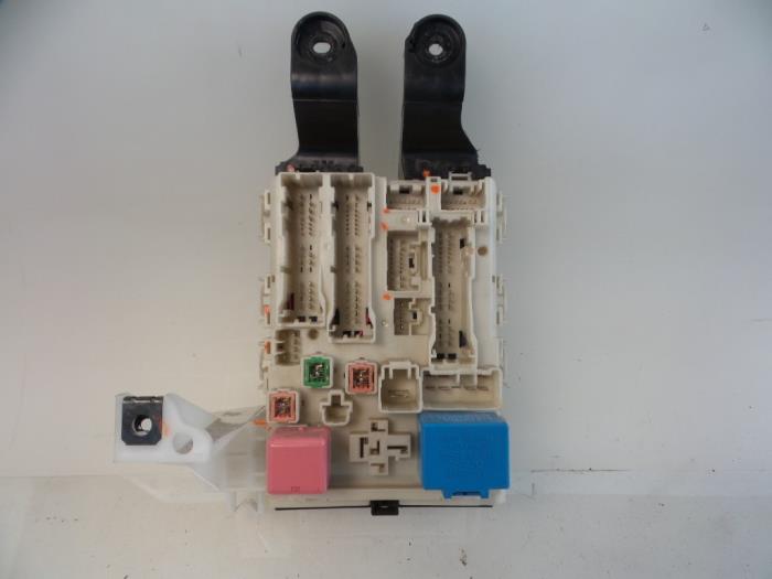 Fuse box from a Toyota Avensis Wagon (T27) 2.0 16V D-4D-F 2010
