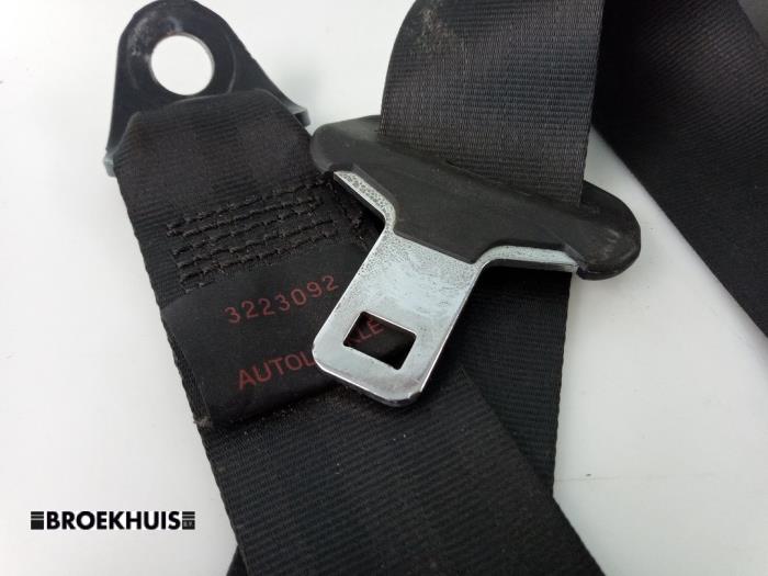 Front seatbelt, right from a Citroën Berlingo 1.9 D 2003