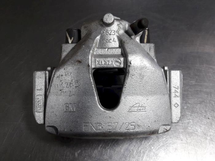 Usagé Etrier de frein avant gauche Opel Meriva (A) 1.6 16V Prix € 15,00 Règlement à la marge proposé par Autobedrijf Broekhuis B.V.