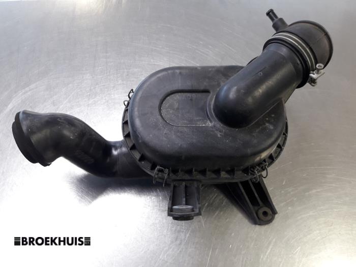 Begagnade Luftfilterhus Mitsubishi L-400 2.5 TD Pris € 15,00 Marginaltabell erbjuds av Autobedrijf Broekhuis B.V.