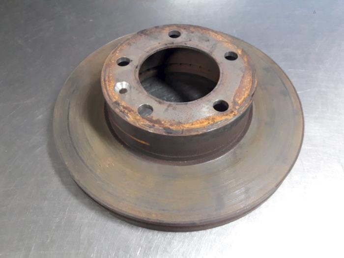 Front brake disc from a Nissan Interstar (X70) 2.5 dCi 16V 150 2007