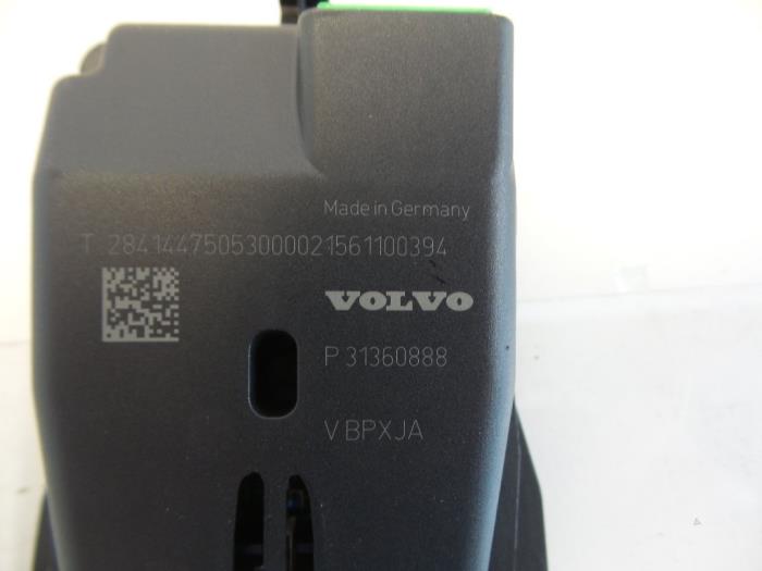Sensor asistente de frenado de un Volvo V40 (MV) 2.0 D2 16V 2015