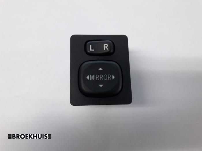 Mirror switch from a Toyota Auris Touring Sports (E18) 1.8 16V Hybrid 2014