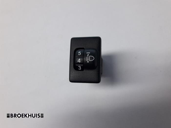 AIH headlight switch from a Toyota Auris Touring Sports (E18) 1.8 16V Hybrid 2014