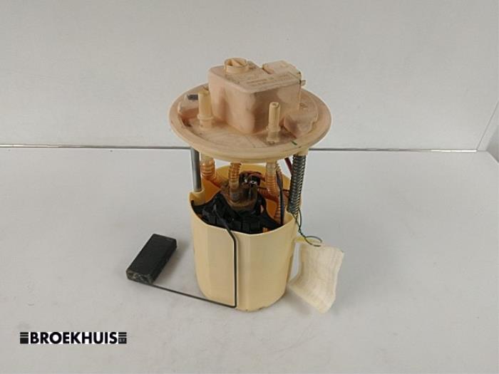 Usagé Pompe à carburant Fiat Grande Punto (199) 1.3 JTD Multijet 16V VGT Prix € 25,00 Règlement à la marge proposé par Autobedrijf Broekhuis B.V.