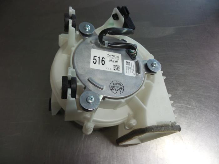 Ventilateur moteur d'un Toyota Auris Touring Sports (E18) 1.8 16V Hybrid 2014