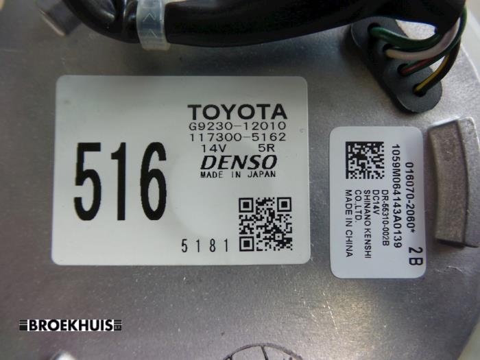 Ventilateur moteur d'un Toyota Auris Touring Sports (E18) 1.8 16V Hybrid 2014