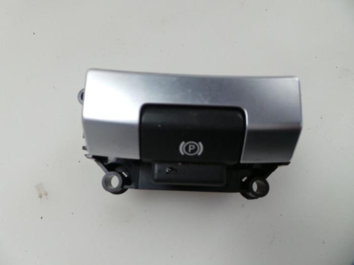 Gebrauchte Handbremse Schalter Landrover Discovery Sport (LC) 2.0 Si4 16V Preis € 35,00 Margenregelung angeboten von Autobedrijf Broekhuis B.V.