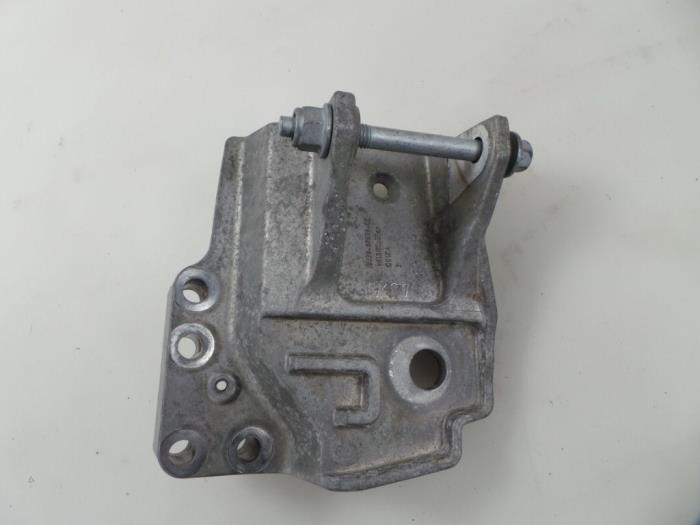 Used Engine mount Landrover Discovery Sport (LC) 2.0 Si4 16V Price € 30,00 Margin scheme offered by Autobedrijf Broekhuis B.V.