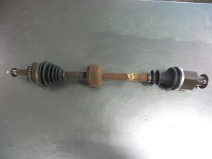 Used Front drive shaft, right Renault Clio II Societe (SB) 1.5 dCi 80 Price € 20,00 Margin scheme offered by Autobedrijf Broekhuis B.V.