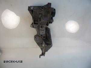Used Alternator upper bracket Audi A4 Avant (B8) 2.0 TDI 16V Price € 45,00 Margin scheme offered by Autobedrijf Broekhuis B.V.