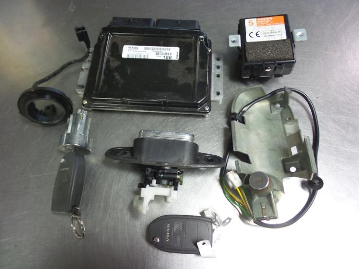 Used Injection computer Volvo V40 (VW) 2.0 16V Price € 50,00 Margin scheme offered by Autobedrijf Broekhuis B.V.