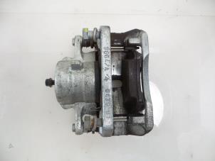 Used Front brake calliper, left Kia Venga 1.4 CVVT 16V Price € 50,00 Margin scheme offered by Autobedrijf Broekhuis B.V.