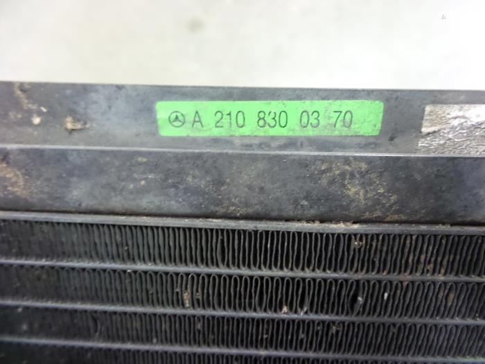 Air conditioning radiator from a Mercedes-Benz E (W210) 2.2 E-220 CDI 16V 1999