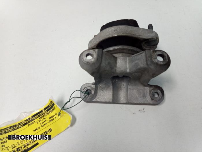 Usagé Support moteur Audi A4 Avant (B6) 2.5 TDI 24V Prix € 15,00 Règlement à la marge proposé par Autobedrijf Broekhuis B.V.