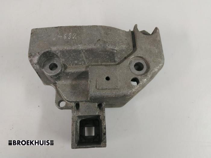 Used Engine mount Renault Scénic I (JA) 1.4 16V Price € 15,00 Margin scheme offered by Autobedrijf Broekhuis B.V.