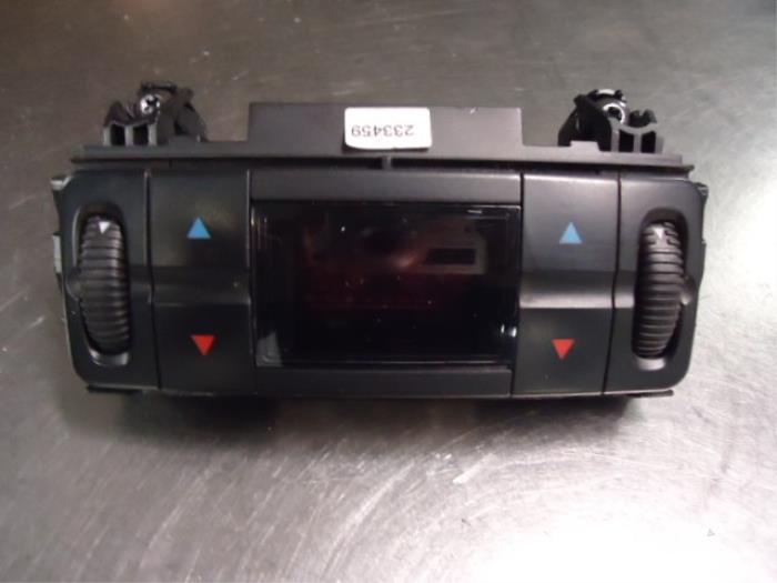 Begagnade Innerdisplay Mercedes E (W211) 2.7 E-270 CDI 20V Pris € 15,00 Marginaltabell erbjuds av Autobedrijf Broekhuis B.V.