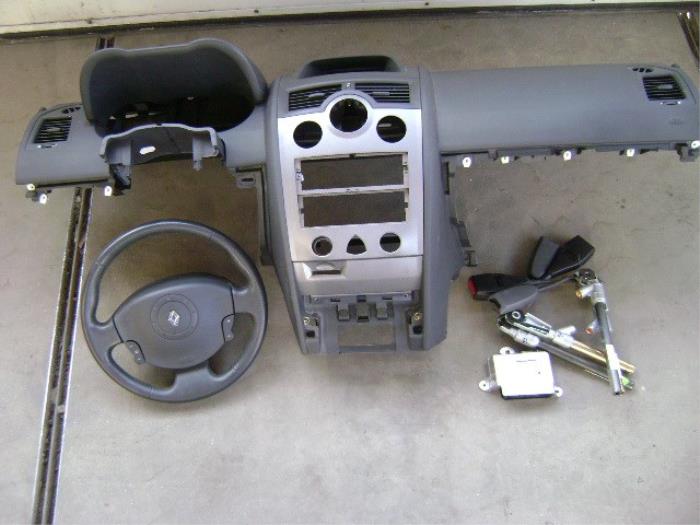 Airbag set + dashboard van een Renault Megane II Grandtour (KM) 1.5 dCi 100 2005
