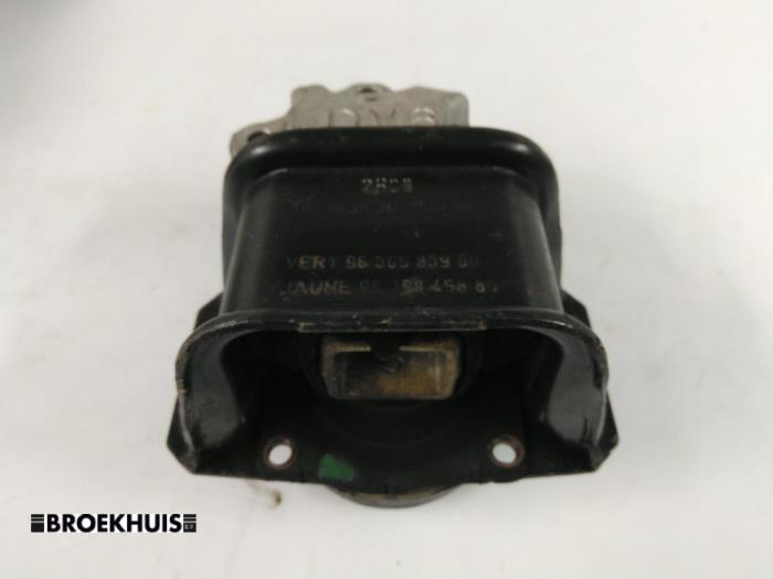Used Engine mount Peugeot 308 SW (4E/H) 1.6 HDiF 16V Price € 15,00 Margin scheme offered by Autobedrijf Broekhuis B.V.