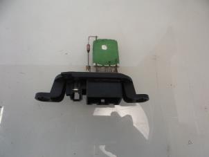 Used Heater resistor Opel Movano Combi 2.3 CDTi 16V Price € 24,20 Inclusive VAT offered by Autobedrijf Broekhuis B.V.