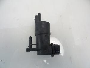 Used Windscreen washer pump Opel Movano Combi 2.3 CDTi 16V Price € 12,10 Inclusive VAT offered by Autobedrijf Broekhuis B.V.
