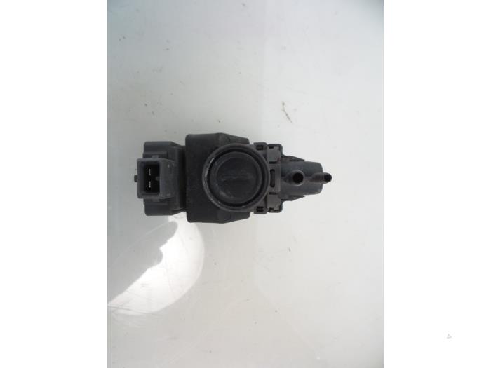 Vacuum valve from a Opel Movano Combi 2.3 CDTi 16V 2012