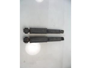 Used Shock absorber kit Opel Movano Combi 2.3 CDTi 16V Price € 60,50 Inclusive VAT offered by Autobedrijf Broekhuis B.V.