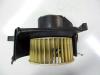 Heating and ventilation fan motor from a Opel Omega B Caravan (21/22/23) 2.5 TD 2000