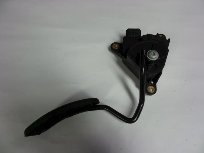 Accelerator pedals with part number 82001393 stock