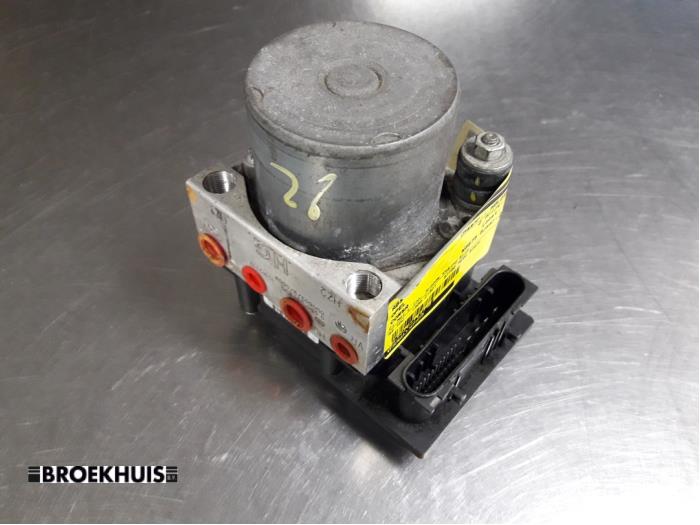Begagnade ABS-pump Opel Corsa C (F08/68) 1.3 CDTi 16V Pris € 20,00 Marginaltabell erbjuds av Autobedrijf Broekhuis B.V.