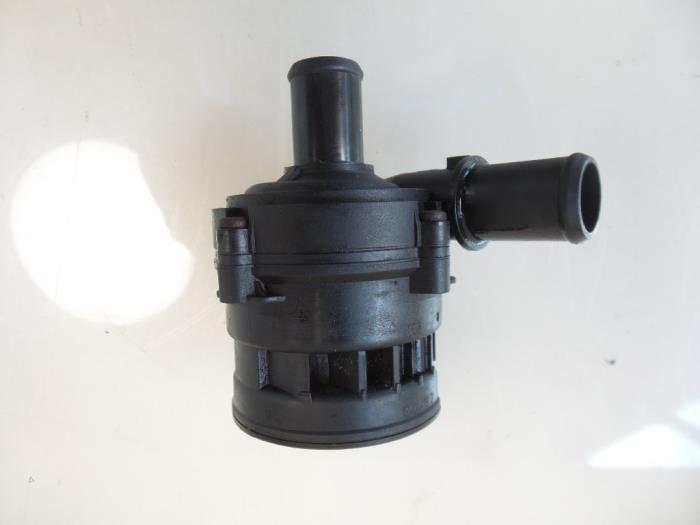 Begagnade Vattenpump Opel Movano Combi 2.3 CDTi 16V Pris € 24,20 Inklusive moms erbjuds av Autobedrijf Broekhuis B.V.